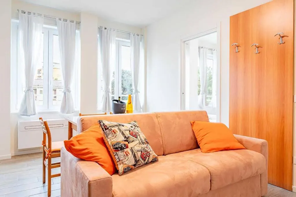 Guest Planet - Living Fortezza 27! Milano 0*,  İtalya